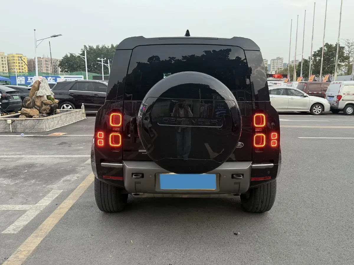 2023 Land Rover Defender 3.0T 400HP L6 8AT,autocango,china used car exporter,china ev exporter,chinese used car exporter,chinese used ev exporter