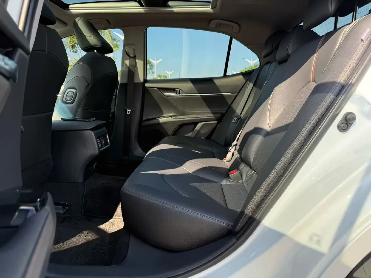 2023 Toyota Camry 2.5L 207HP L4 8AT,autocango,china used car exporter,china ev exporter,chinese used car exporter,chinese used ev exporter