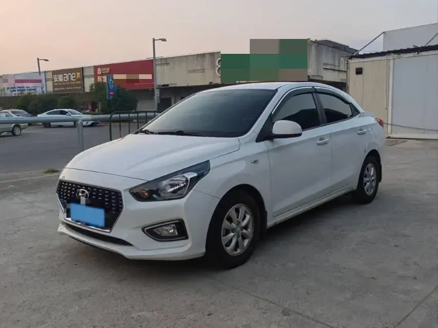 2017 Hyundai Reina 1.4L 95HP L4 5MT