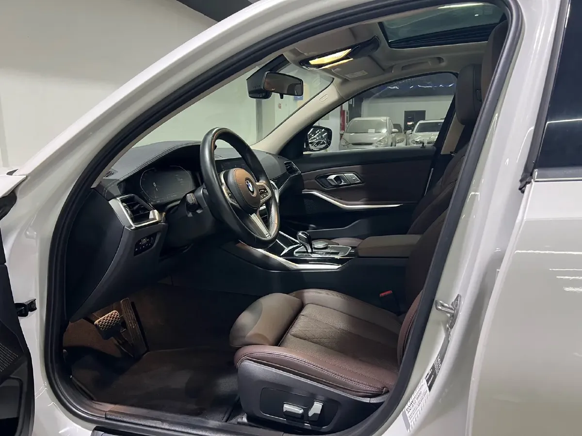 2022 BMW 3 Series 2.0T 156HP L4 8AT,autocango,china used car exporter,china ev exporter,chinese used car exporter,chinese used ev exporter