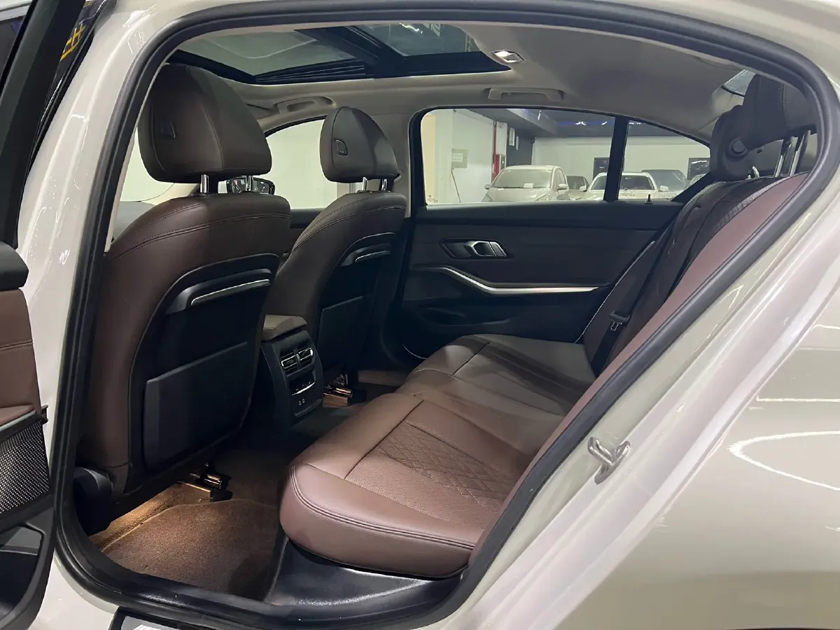 2022 BMW 3 Series 2.0T 156HP L4 8AT,autocango,china used car exporter,china ev exporter,chinese used car exporter,chinese used ev exporter