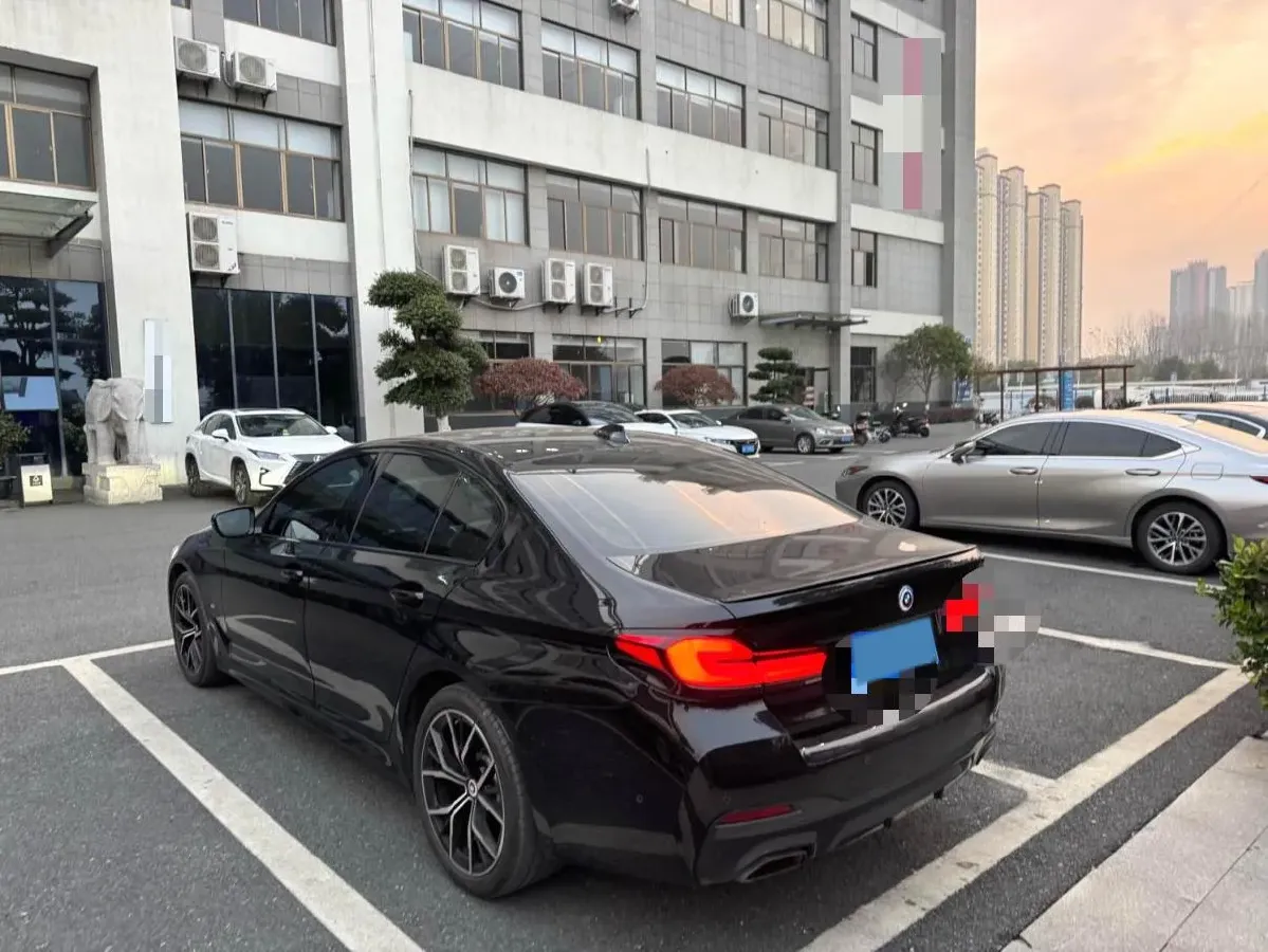 2022 BMW 5 Series 3.0T 340HP L6 8AT,autocango,china used car exporter,china ev exporter,chinese used car exporter,chinese used ev exporter
