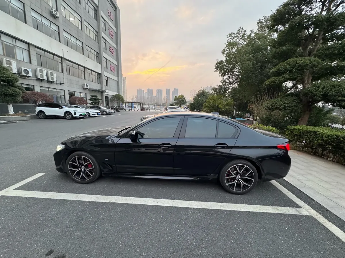 2022 BMW 5 Series 3.0T 340HP L6 8AT,autocango,china used car exporter,china ev exporter,chinese used car exporter,chinese used ev exporter