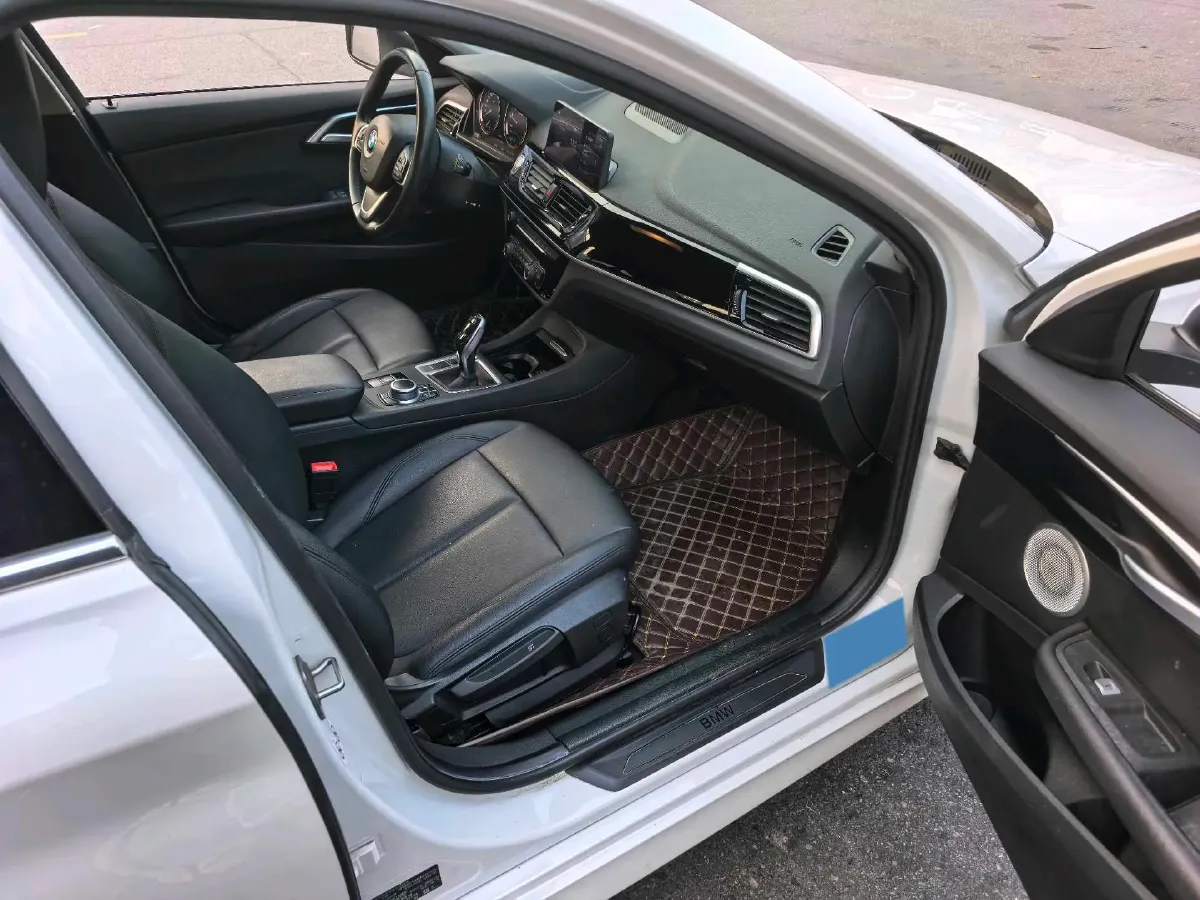 2021 BMW 1 Series 1.5T 140HP L3 7DCT,autocango,china used car exporter,china ev exporter,chinese used car exporter,chinese used ev exporter