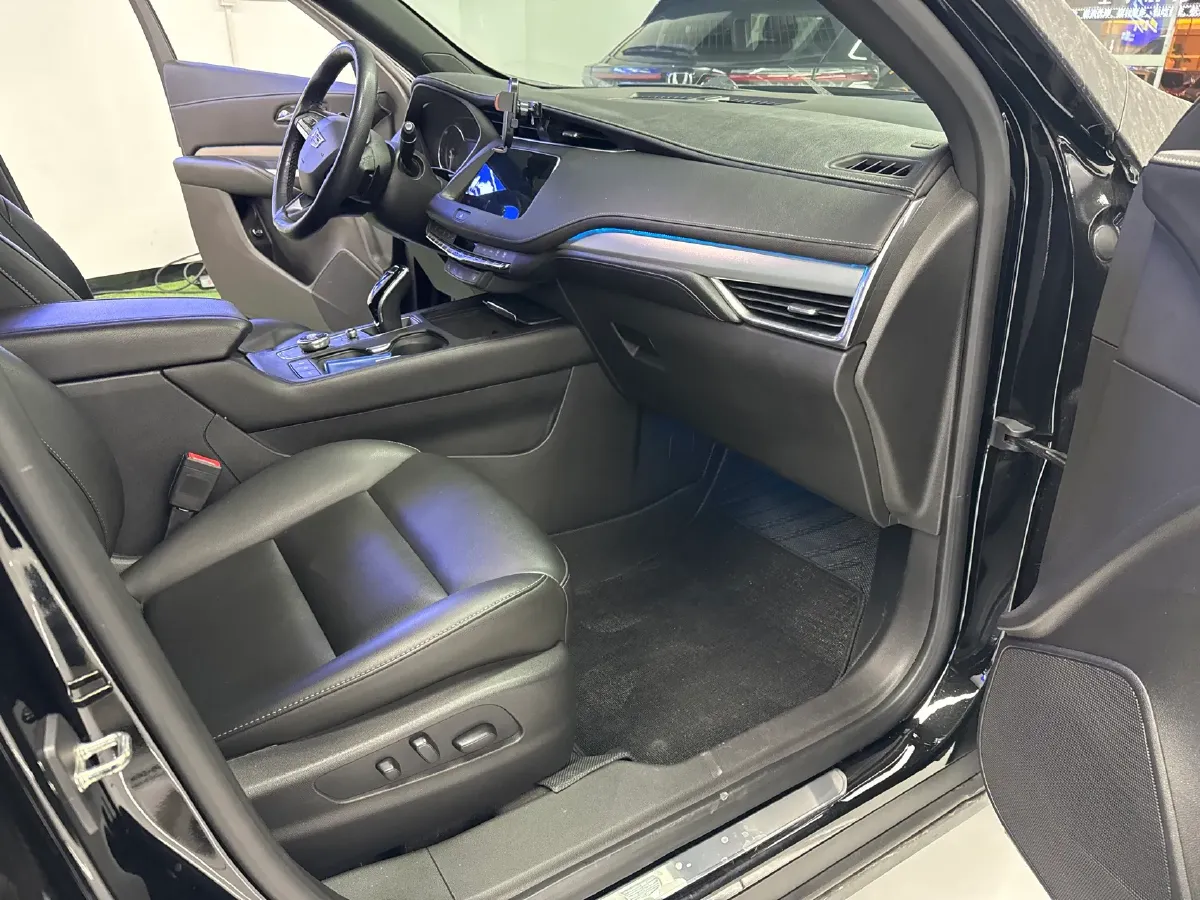 2020 Cadillac XT4 2.0T 241HP L4 9AT,autocango,china used car exporter,china ev exporter,chinese used car exporter,chinese used ev exporter