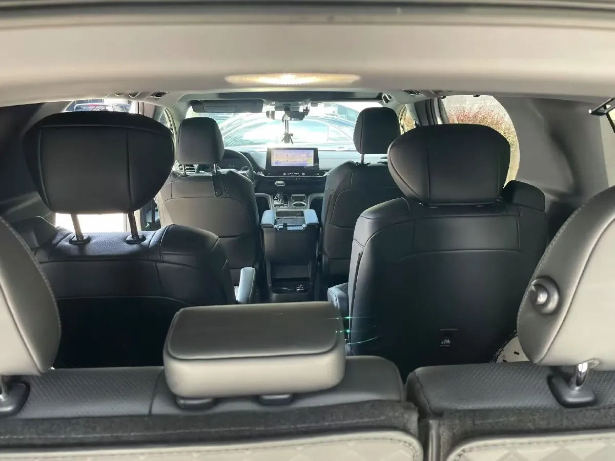 2024 Toyota Sienna 2.5L 189HP L4 E-CVT Hybrid,autocango,china used car exporter,china ev exporter,chinese used car exporter,chinese used ev exporter