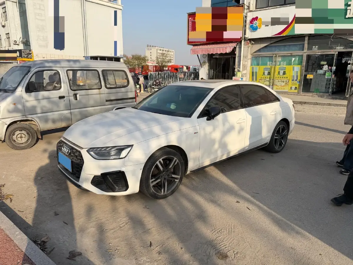 2022 Audi A4L 2.0T 190HP L4 7DCT