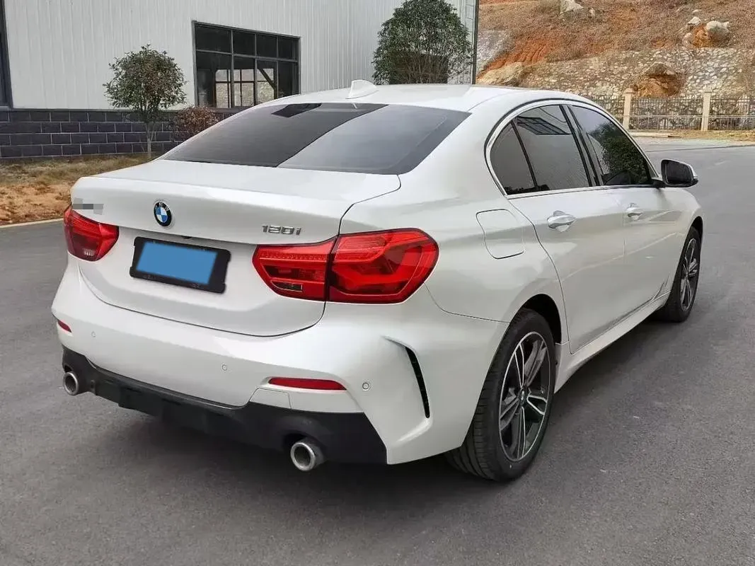 2022 BMW 1 Series 1.5T 140HP L3 7DCT,autocango,china used car exporter,china ev exporter,chinese used car exporter,chinese used ev exporter