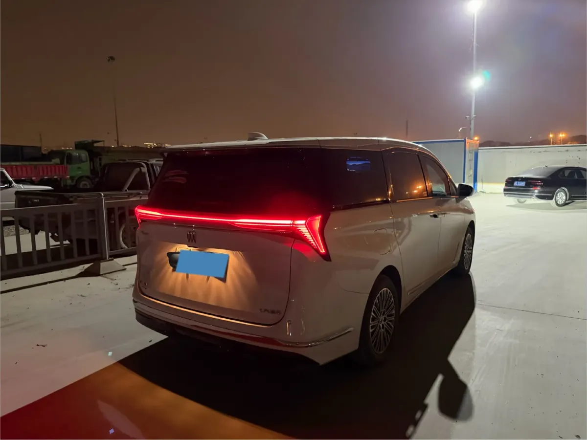 2024 Buick GL8 1.5T 180HP L4 2DHT PHEV 24.4KWH,autocango,china used car exporter,china ev exporter,chinese used car exporter,chinese used ev exporter