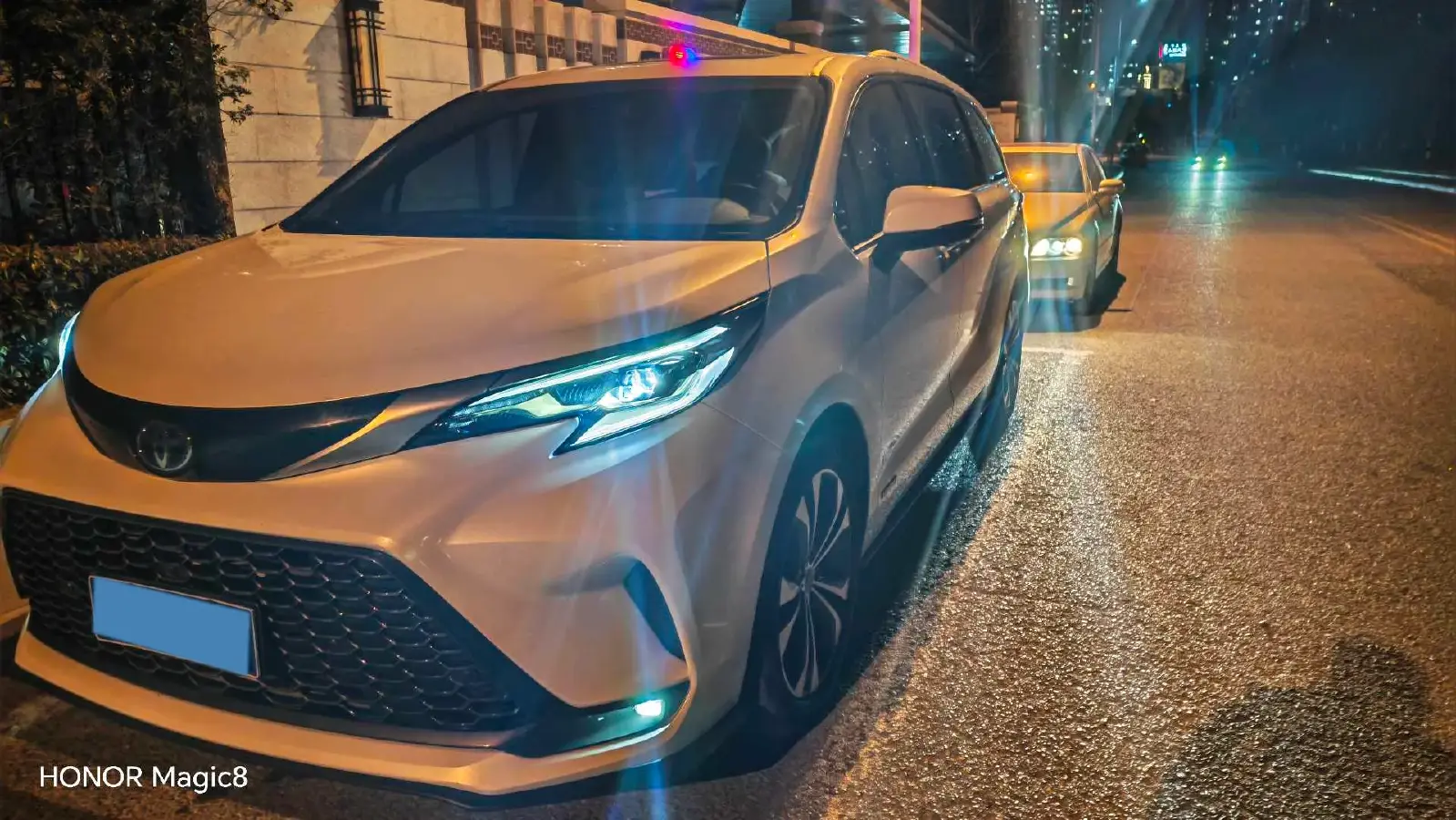 2022 Toyota Granvia 2.5L 192HP L4 E-CVT Hybrid