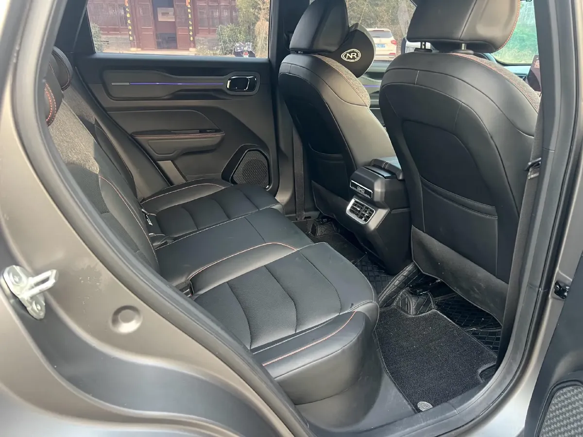 2025 Geely Cowboy 1.5T 181HP L4 7DCT,autocango,china used car exporter,china ev exporter,chinese used car exporter,chinese used ev exporter