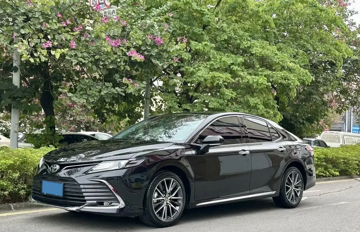 2021 Toyota Camry 2.5L 209HP L4 8AT