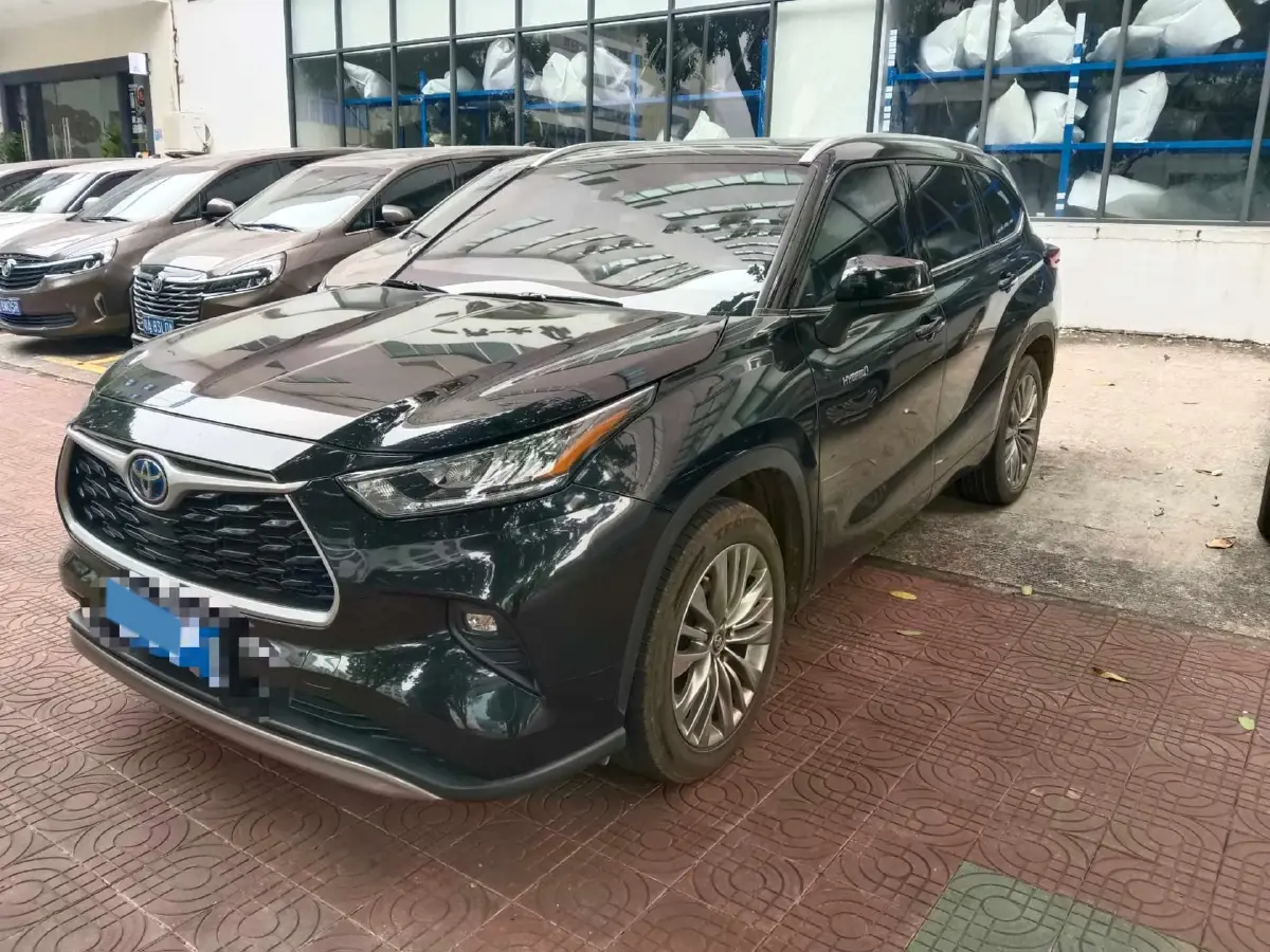 2022 Toyota Highlander 2.5L 192HP L4 E-CVT Hybrid