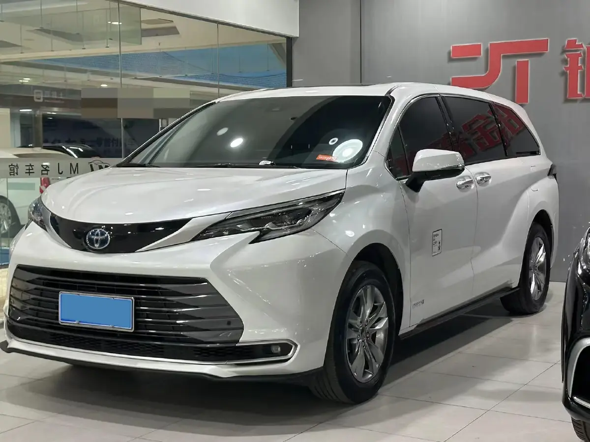 2024 Toyota Sienna 2.5L 189HP L4 E-CVT Hybrid