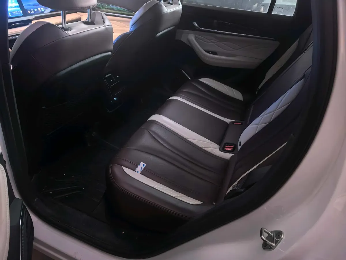 2021 Geely Monjaro 2.0T 218HP L4 7DCT,autocango,china used car exporter,china ev exporter,chinese used car exporter,chinese used ev exporter