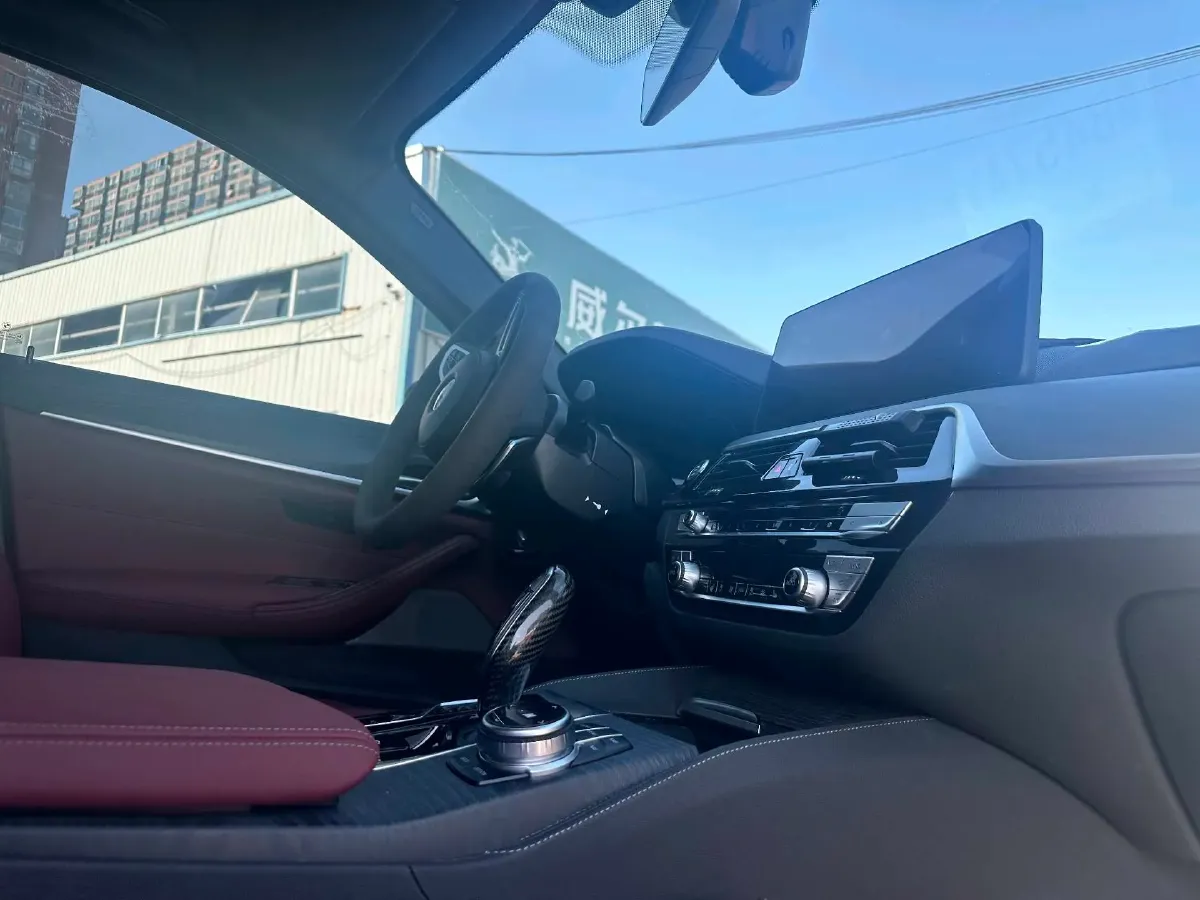 2022 BMW 5 Series 2.0T 252HP L4 8AT,autocango,china used car exporter,china ev exporter,chinese used car exporter,chinese used ev exporter