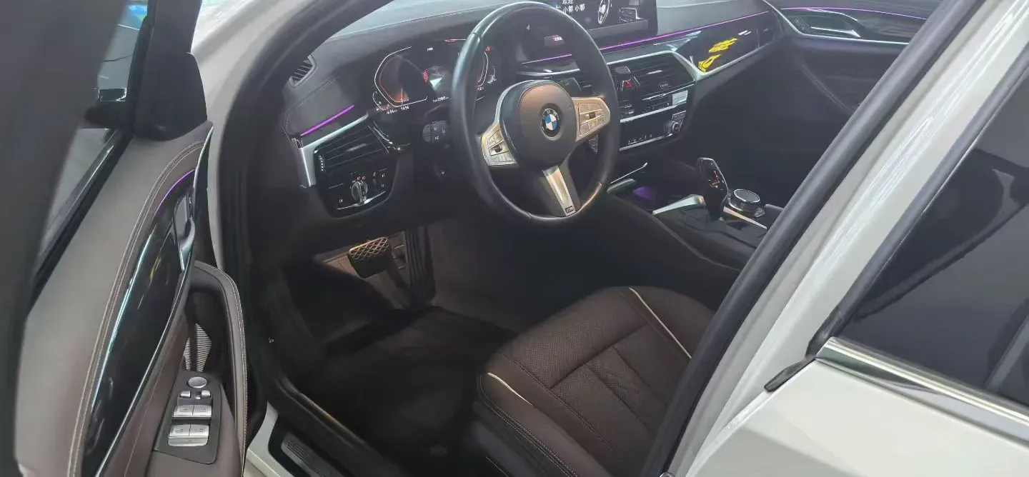 2022 BMW 5 Series 2.0T 184HP L4 8AT,autocango,china used car exporter,china ev exporter,chinese used car exporter,chinese used ev exporter