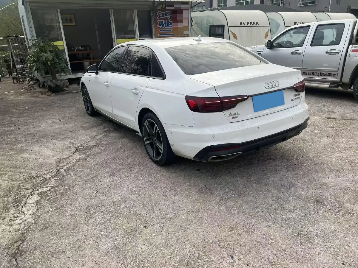 2022 Audi A4L 2.0T 190HP L4 7DCT,autocango,china used car exporter,china ev exporter,chinese used car exporter,chinese used ev exporter