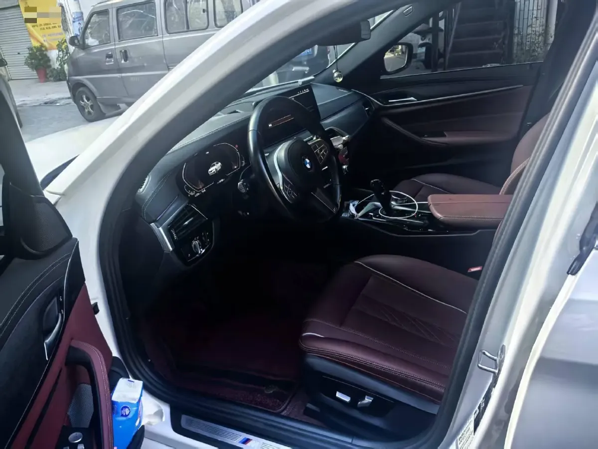 2023 BMW 5 Series 2.0T 245HP L4 8AT,autocango,china used car exporter,china ev exporter,chinese used car exporter,chinese used ev exporter