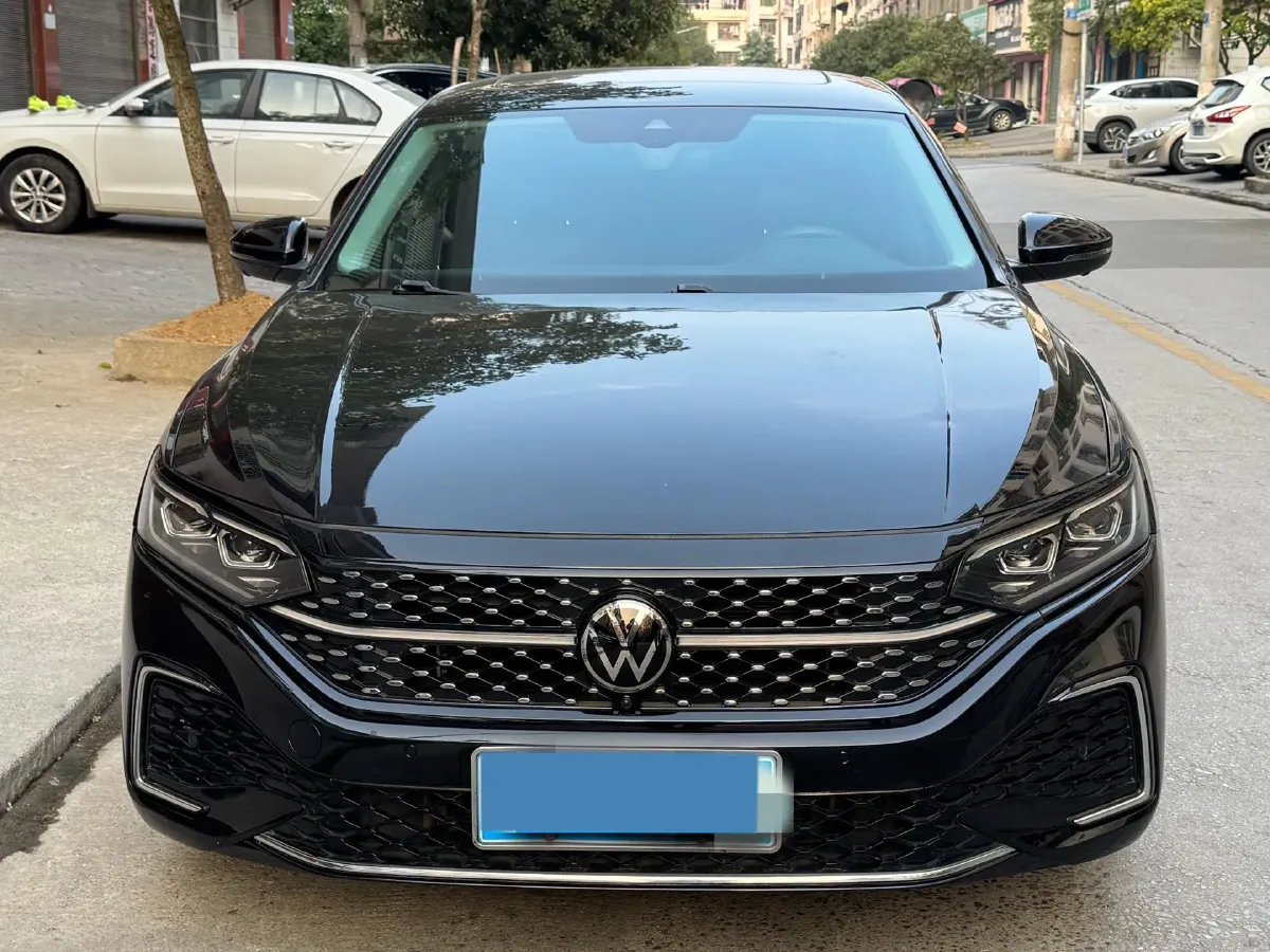 2024 Volkswagen Passat 2.0T 220HP L4 7DCT,autocango,china used car exporter,china ev exporter,chinese used car exporter,chinese used ev exporter