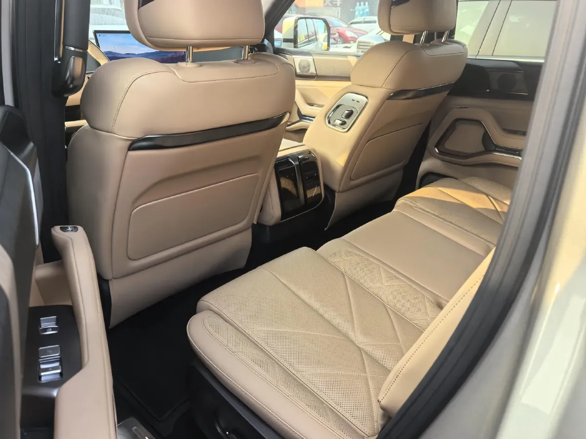 2025 FangChengBao Bao 8 2.0T 245HP L4 E-CVT PHEV 36.8KWH,autocango,china used car exporter,china ev exporter,chinese used car exporter,chinese used ev exporter