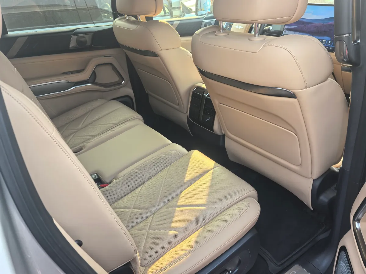 2025 FangChengBao Bao 8 2.0T 245HP L4 E-CVT PHEV 36.8KWH,autocango,china used car exporter,china ev exporter,chinese used car exporter,chinese used ev exporter