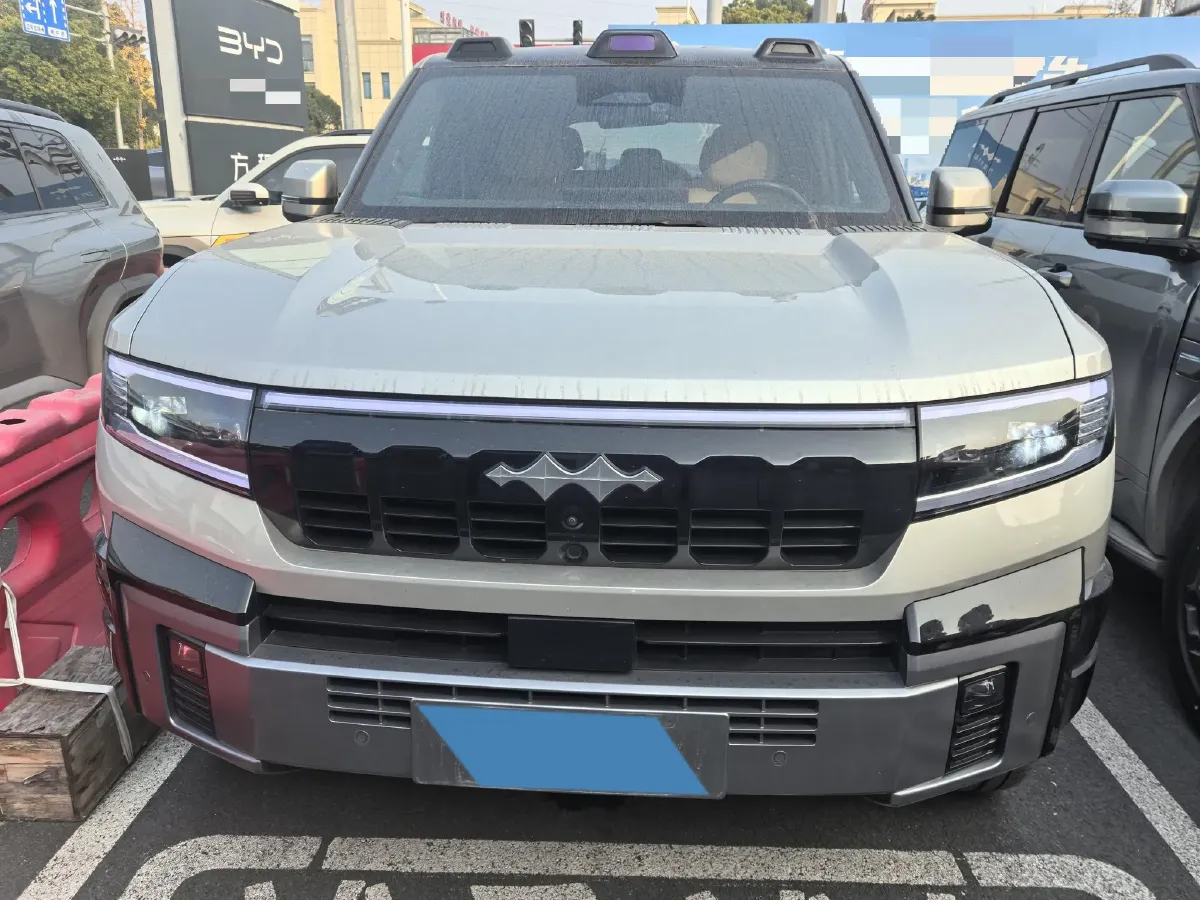 2025 FangChengBao Bao 8 2.0T 245HP L4 E-CVT PHEV 36.8KWH,autocango,china used car exporter,china ev exporter,chinese used car exporter,chinese used ev exporter