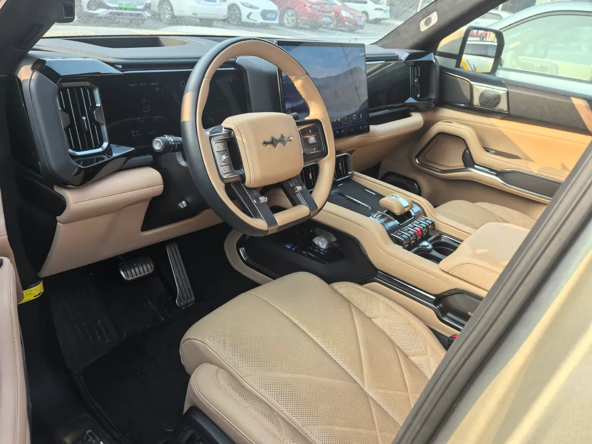 2025 FangChengBao Bao 8 2.0T 245HP L4 E-CVT PHEV 36.8KWH,autocango,china used car exporter,china ev exporter,chinese used car exporter,chinese used ev exporter