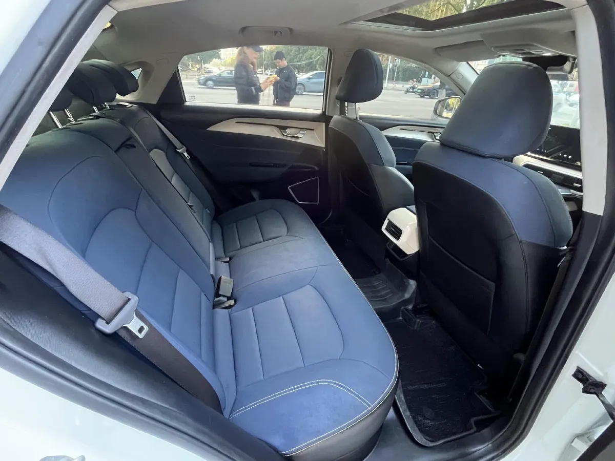 2022 Roewe Whale 2.0T 231HP L4 8AT,autocango,china used car exporter,china ev exporter,chinese used car exporter,chinese used ev exporter