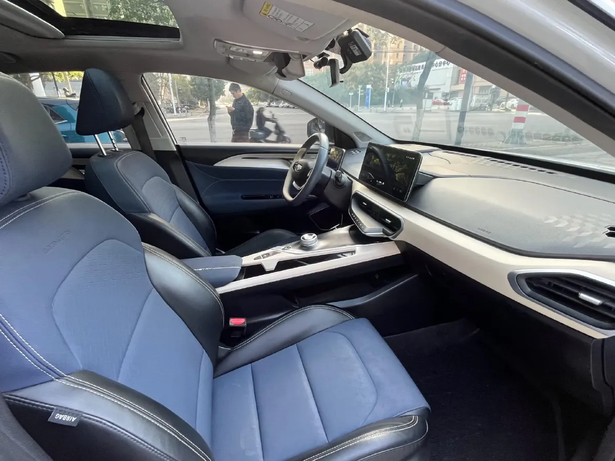 2022 Roewe Whale 2.0T 231HP L4 8AT,autocango,china used car exporter,china ev exporter,chinese used car exporter,chinese used ev exporter