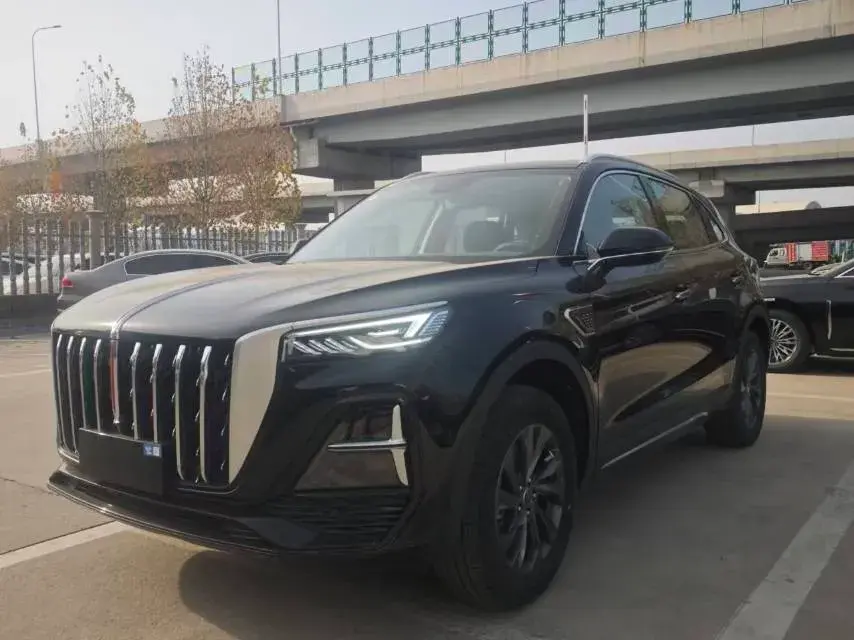 2025 HongQi HS5 2.0T 252HP L4 8AT