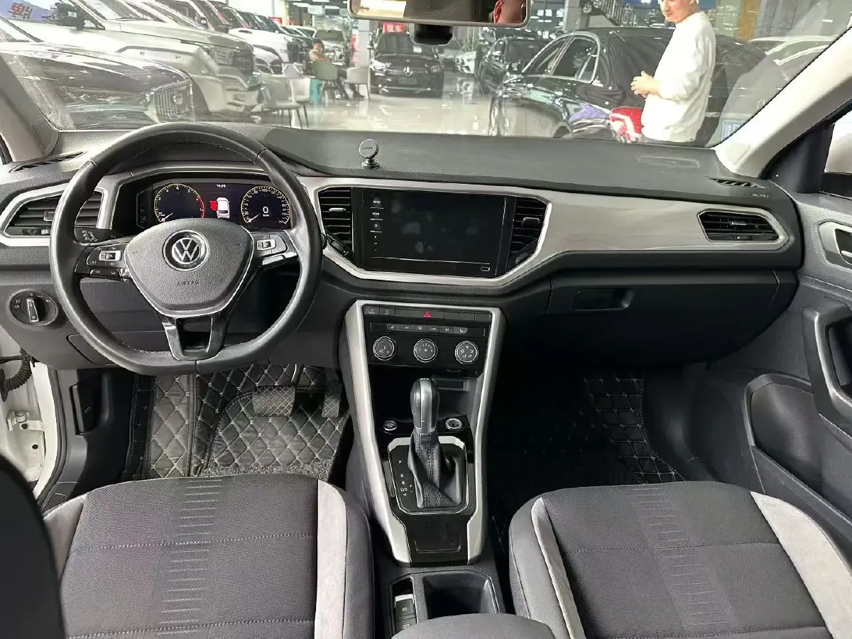 2022 Volkswagen T-Roc 1.4T 150HP L4 7DCT,autocango,china used car exporter,china ev exporter,chinese used car exporter,chinese used ev exporter