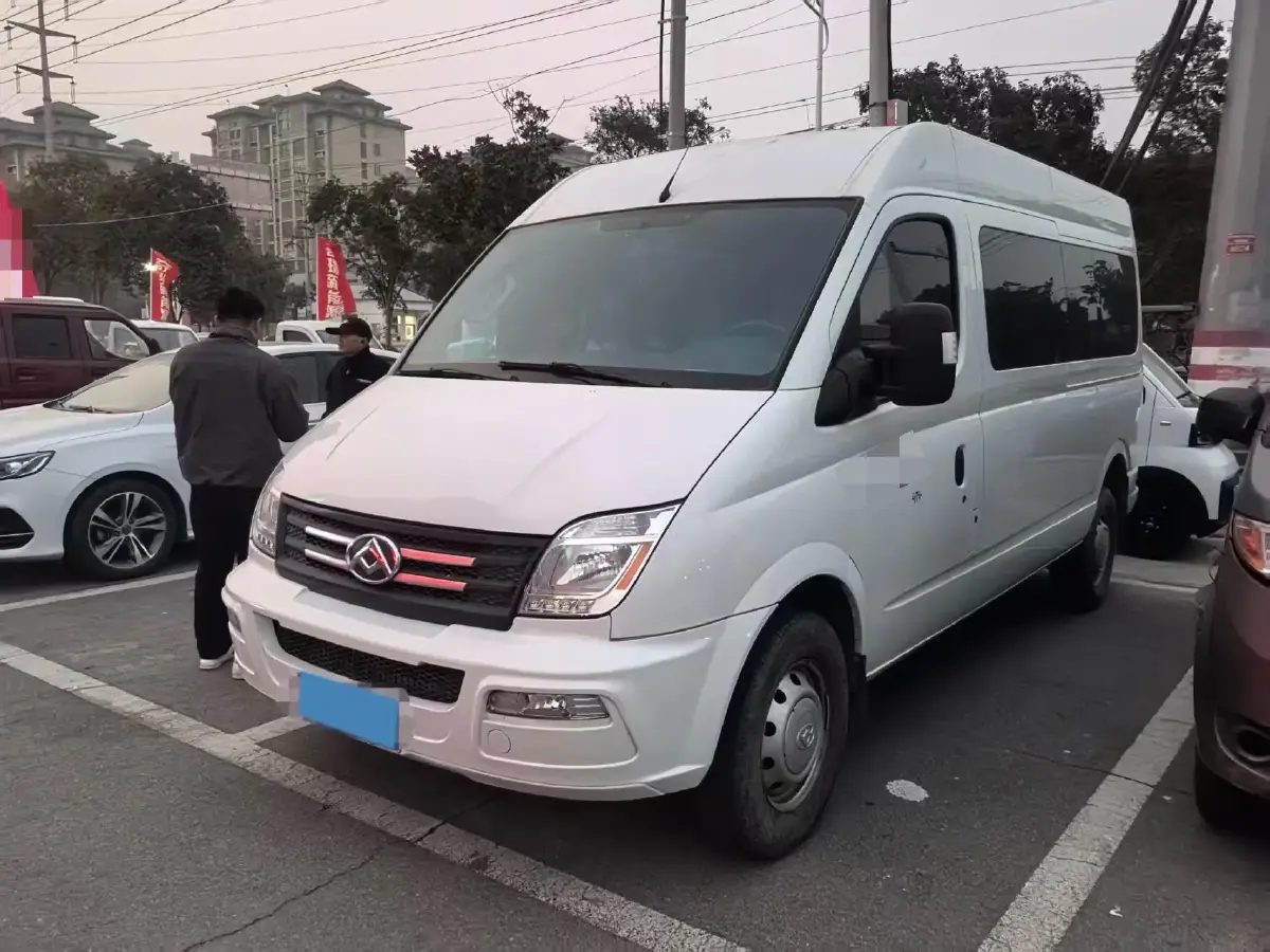 2023 MAXUS XinTu V80 2.0T 127HP L4 6MT