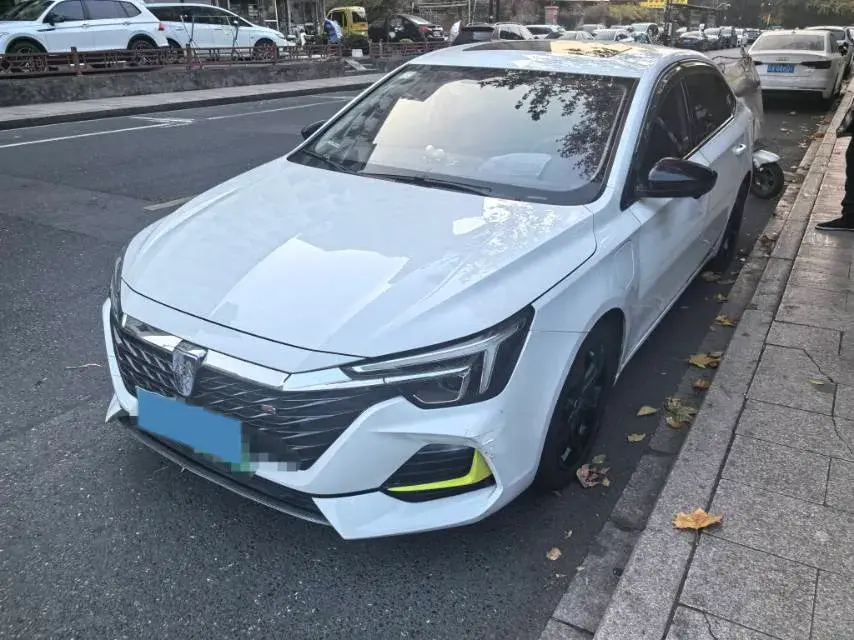 2020 Roewe i6 MAX 1.5T 169HP L4 AMT PHEV 2020 Roewe i6 MAX 1.5T 169HP L4 AMT PHEV