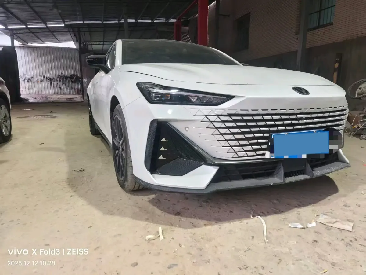 2022 ChangAn UNI-V 1.5T 188HP L4 7DCT,autocango,china used car exporter,china ev exporter,chinese used car exporter,chinese used ev exporter