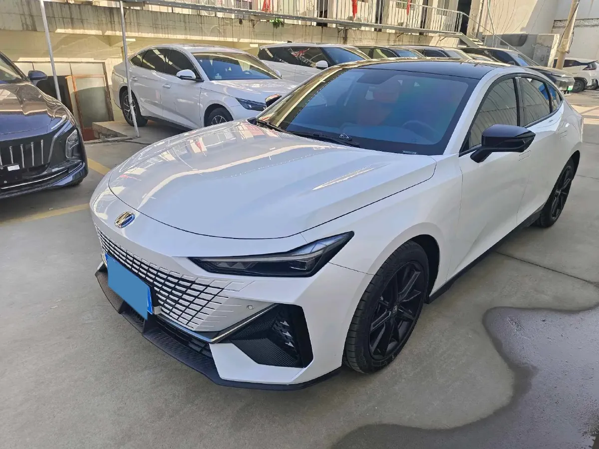2022 ChangAn UNI-V 1.5T 188HP L4 7DCT,autocango,china used car exporter,china ev exporter,chinese used car exporter,chinese used ev exporter