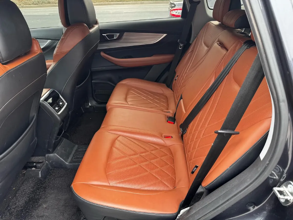 2021 Chery Tiggo 8 Plus 1.6T 197HP L4 7DCT,autocango,china used car exporter,china ev exporter,chinese used car exporter,chinese used ev exporter