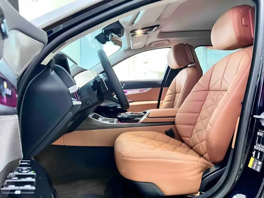 2023 BMW i7 BEV 101.7KWH,autocango,china used car exporter,china ev exporter,chinese used car exporter,chinese used ev exporter