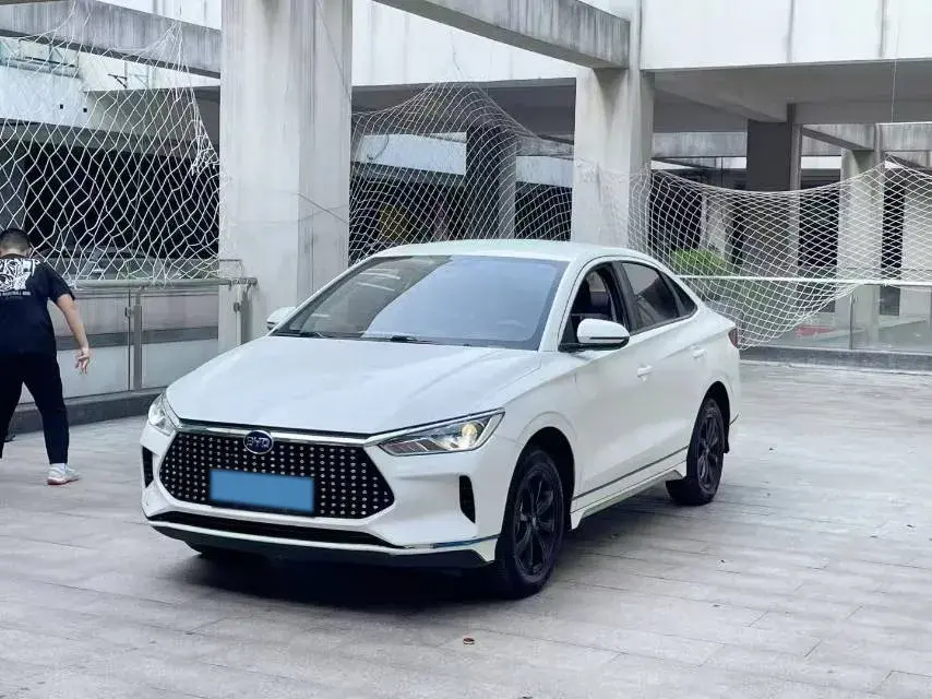 2022 BYD e9 BEV 63.36KWH