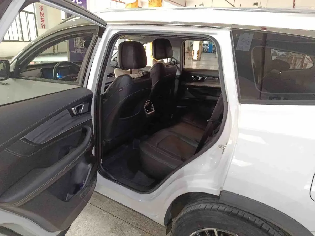 2021 Chery Tiggo 8 Plus 1.6T 197HP L4 7DCT,autocango,china used car exporter,china ev exporter,chinese used car exporter,chinese used ev exporter