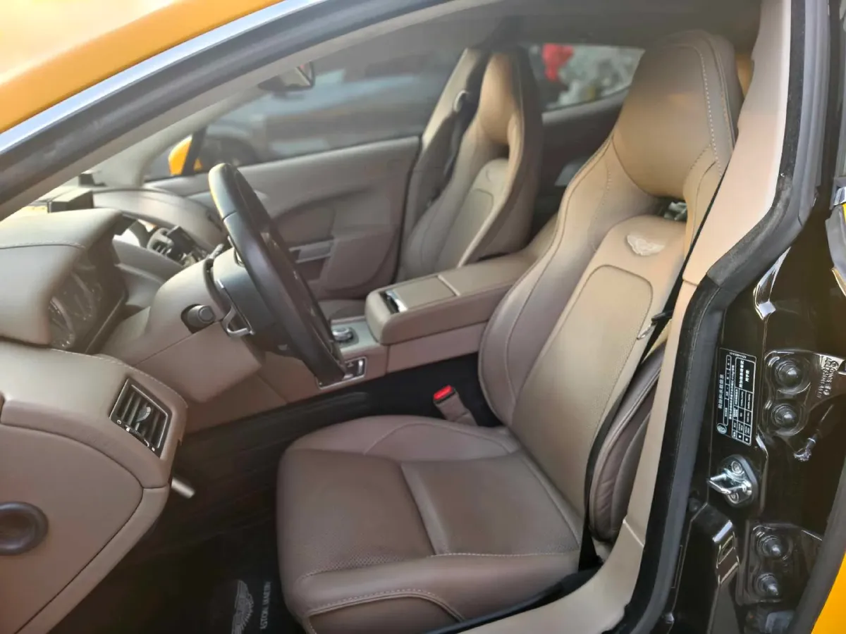 2017 Aston Martin Rapide 6.0L 560HP V12 8AT,autocango,china used car exporter,china ev exporter,chinese used car exporter,chinese used ev exporter