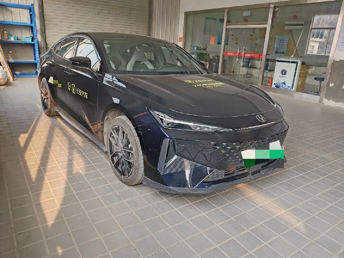 2024 ChangAn UNI-V iDD 1.5L 110HP L4 E-CVT PHEV 18.99KWH,autocango,china used car exporter,china ev exporter,chinese used car exporter,chinese used ev exporter