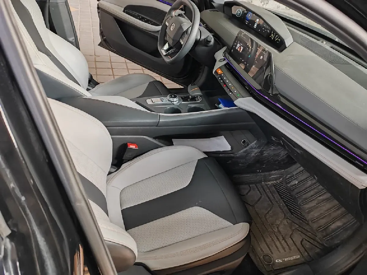 2024 ChangAn UNI-V iDD 1.5L 110HP L4 E-CVT PHEV 18.99KWH,autocango,china used car exporter,china ev exporter,chinese used car exporter,chinese used ev exporter