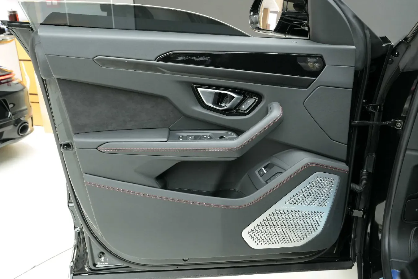 2021 Lamborghini Urus 4.0T 641HP V8 8AT,autocango,china used car exporter,china ev exporter,chinese used car exporter,chinese used ev exporter