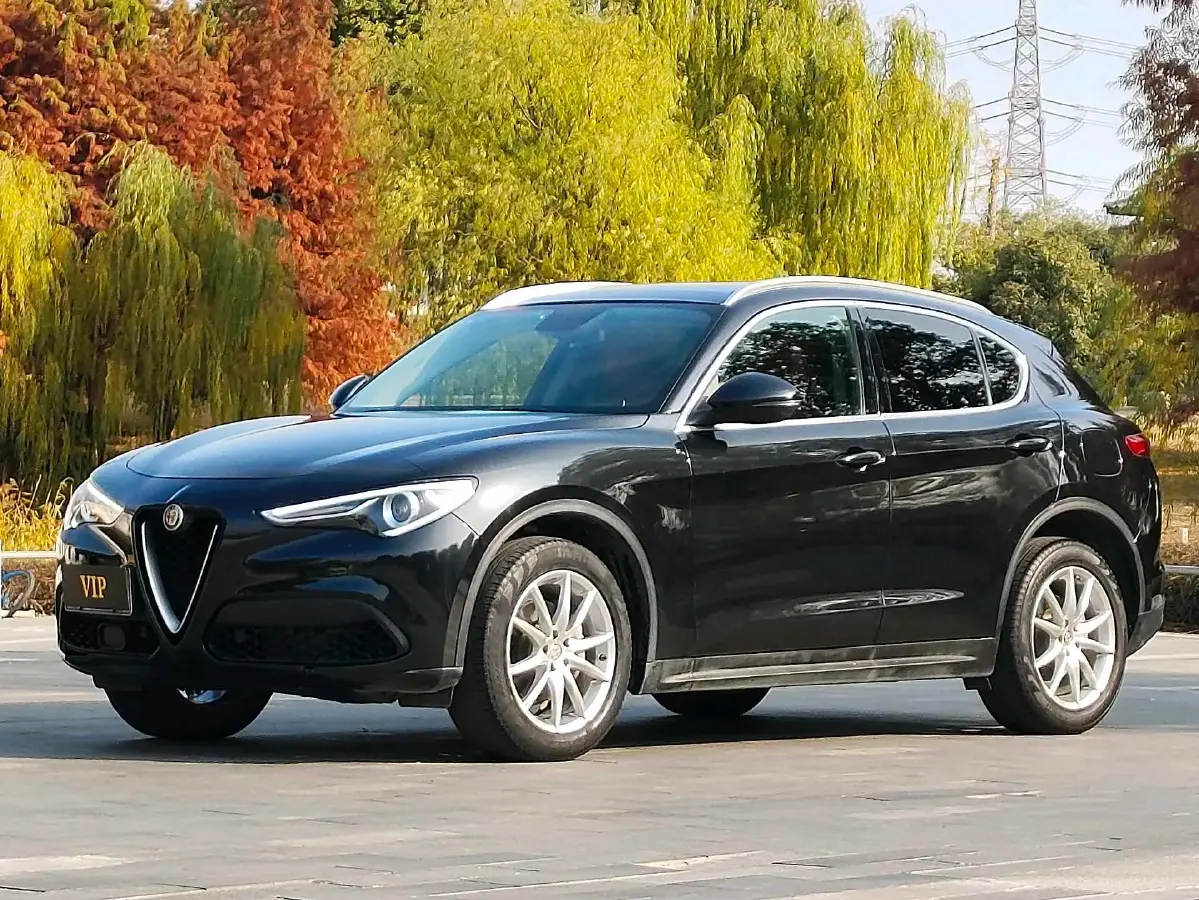 2017 Jaguar XE 2.0T 240HP L4 8AT 2017 Jaguar XE 2.0T 240HP L4 8AT