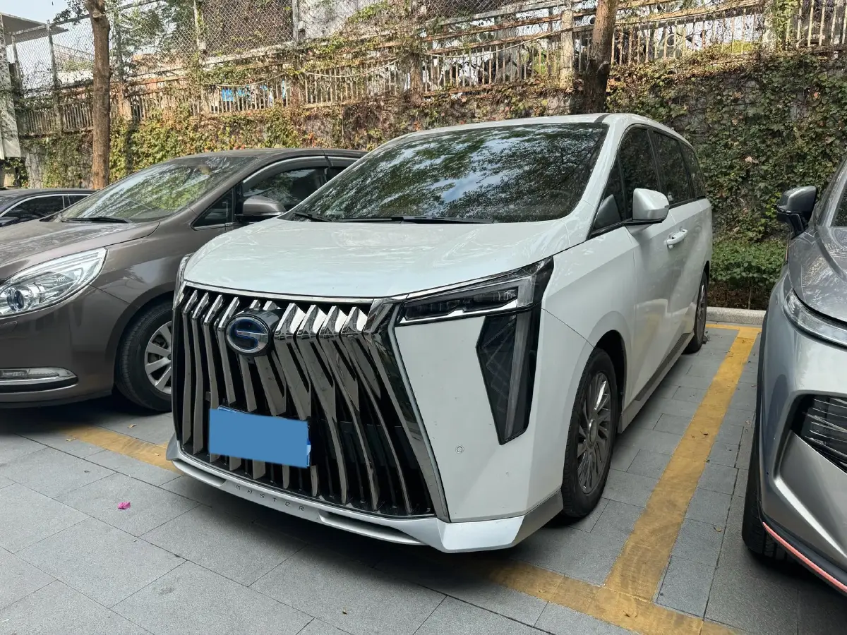 2023 GAC Trumpchi M8 2.0T 190HP L4 E-CVT Hybrid