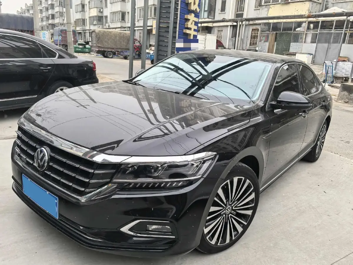 2019 Volkswagen Passat 2.0T 220HP L4 7DCT