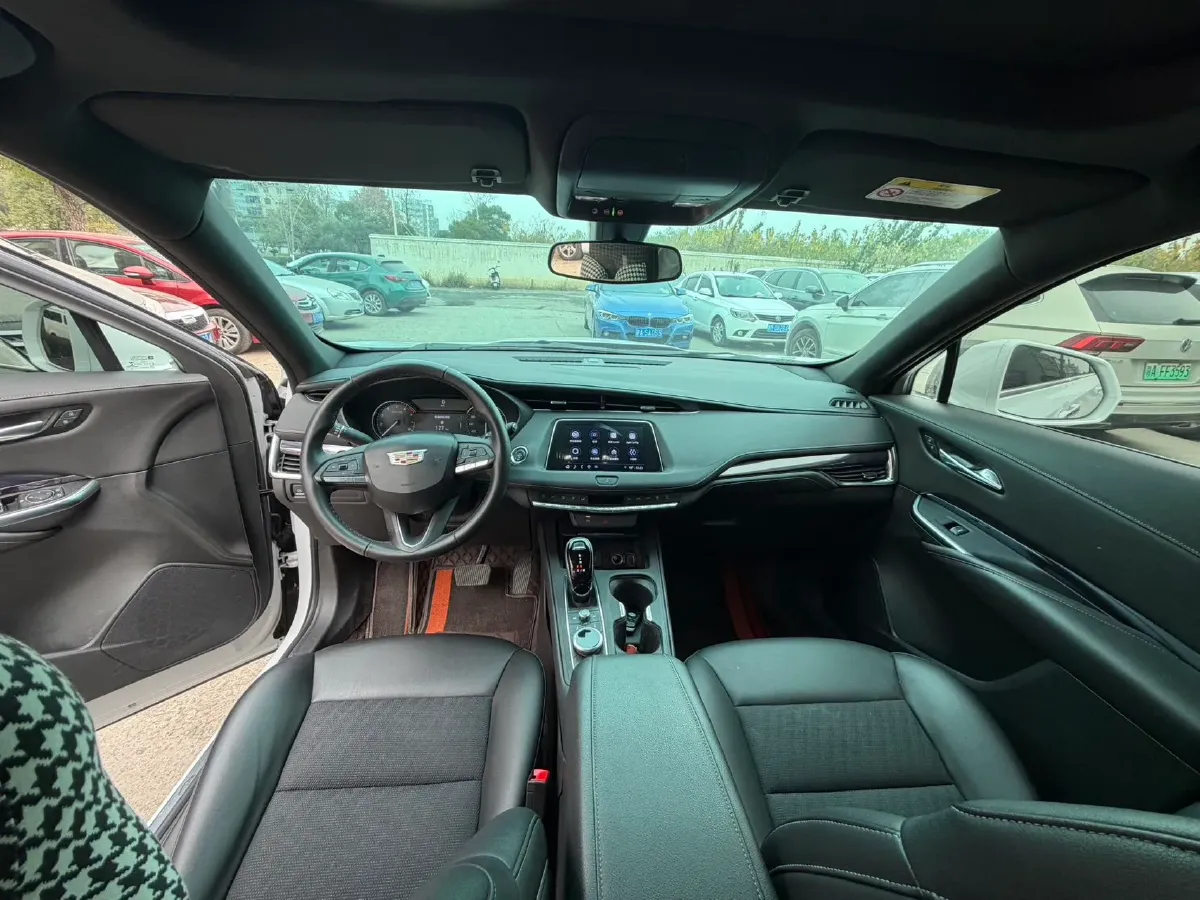 2022 Cadillac XT4 2.0T 237HP L4 9AT,autocango,china used car exporter,china ev exporter,chinese used car exporter,chinese used ev exporter