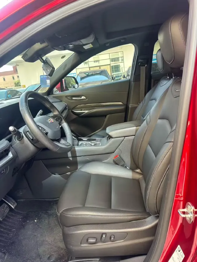 2024 Cadillac XT4 2.0T 237HP L4 9AT,autocango,china used car exporter,china ev exporter,chinese used car exporter,chinese used ev exporter