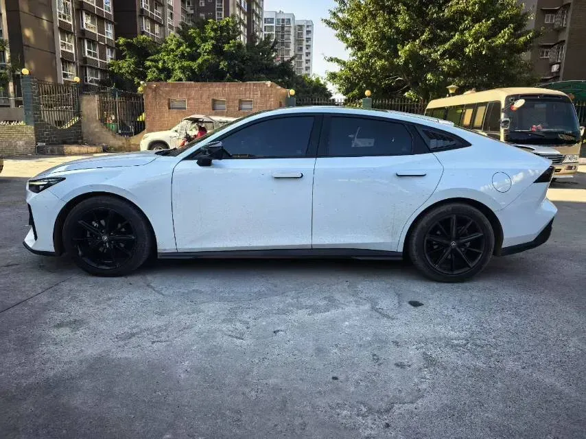 2022 ChangAn UNI-V 1.5T 188HP L4 7DCT,autocango,china used car exporter,china ev exporter,chinese used car exporter,chinese used ev exporter